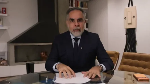 Ministro Benedetti aseguró que “allanaron” su hogar por orden de la magistrada Lombana