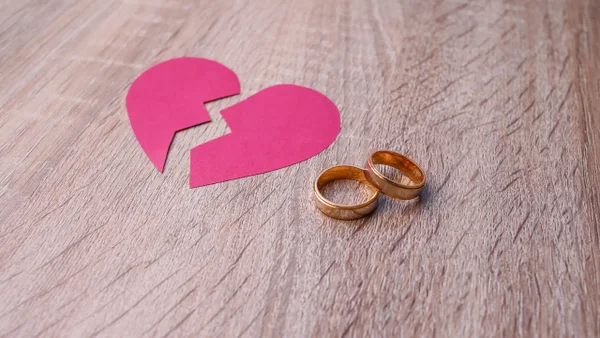 Reconocida actriz, en medio de lágrimas, confirmó su divorcio tras 14 años de matrimonio Reconocida actriz, en medio de lágrimas, confirmó su divorcio tras 14 años de matrimonio