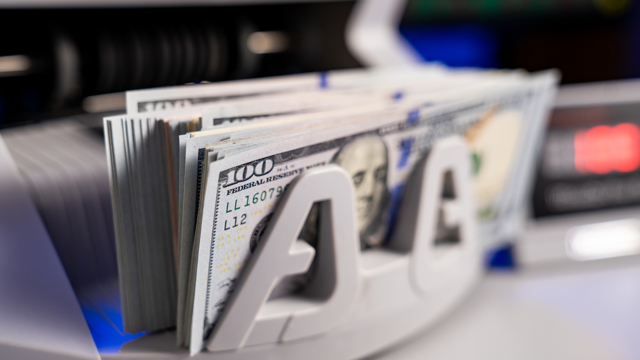 Cover image for Dólar tuvo repunte importante en Colombia: así cerró su valor en el inicio de diciembre 2025