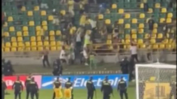 VIDEO: así fueron los graves disturbios que los hinchas del Real Cartagena causaron dentro del Estadio Jaime Morón VIDEO: así fueron los graves disturbios que los hinchas del Real Cartagena causaron dentro del Estadio Jaime Morón
