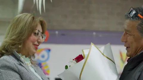 Encuentro de fotógrafo y fotografiada, 40 años después.