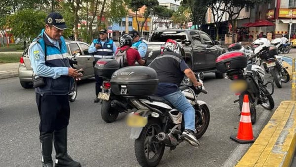 Conductor ebrio arrolló a agente de tránsito en operativo vial en Bucaramanga