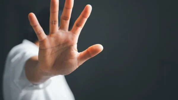 Docente de Piedecuesta afronta cargos por presunto acoso sexual a dos estudiantes menores de edad