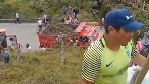 Comunidad arreglará vía