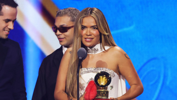 ¿Envió indirecta?: Karol G sorprende al dar contundente discurso en los Latin Grammy 2025