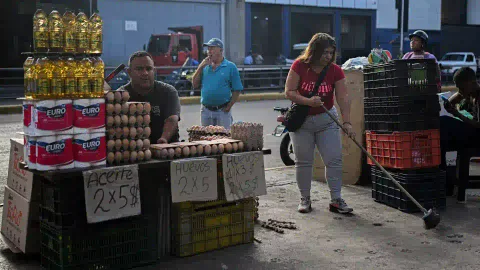 Venezuela ahogada en la hiperinflación, con dólares que no alcanzan y bolívares sin valor