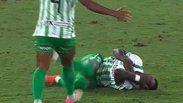 ¿Era expulsión? Esta fue la fuerte patada que recibió Marino Hinestroza vs. América y causó polémica