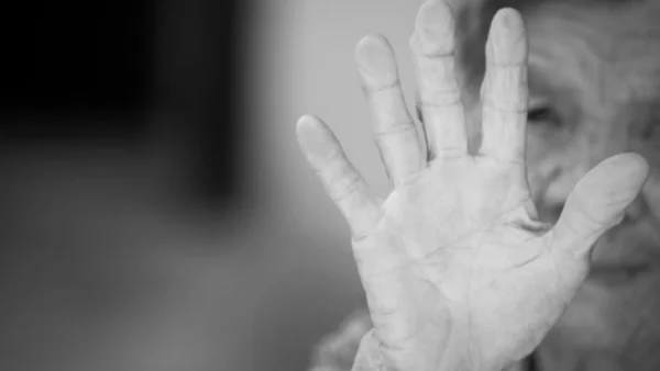 Adulta mayor fue arrastrada a una zona boscosa, asaltada y abusada por un hombre en Marinilla Adulta mayor fue arrastrada a una zona boscosa, asaltada y abusada por un hombre en Marinilla