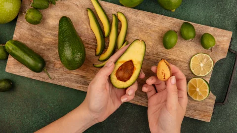 Los beneficios del hábito diario de consumir aguacate para la salud
