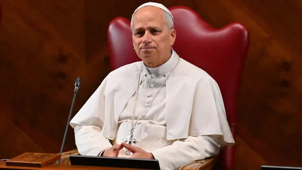 Papa León XIV condena el trato "extremadamente irrespetuoso" que reciben los migrantes en Estados Unidos