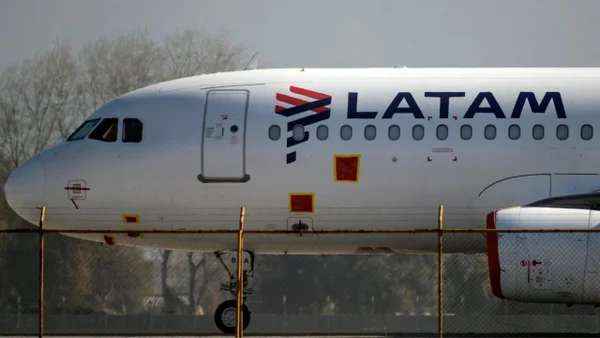 Latam anuncia “protecciones” a pasajeros afectados por cierre temporal del aeropuerto de Barranquilla Latam anuncia “protecciones” a pasajeros afectados por cierre temporal del aeropuerto de Barranquilla