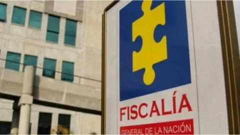 Consecuencias de deberle impuestos a la DIAN investigación Fiscalía