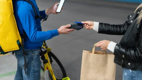 Modalidades de suplantación identidades falsas apliaciones de reparto