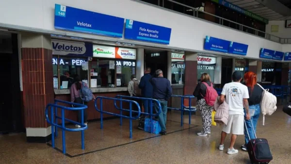 Estafadores usan el nombre de la Terminal de Bogotá para vender tiquetes falsos: así están cayendo los viajeros Estafadores usan el nombre de la Terminal de Bogotá para vender tiquetes falsos: así están cayendo los viajeros