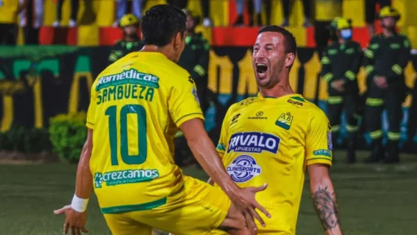 Bucaramanga logró la victoria frente a Santa Fe con 10 hombres y se acomodó en el grupo Bucaramanga logró la victoria frente a Santa Fe con 10 hombres y se acomodó en el grupo