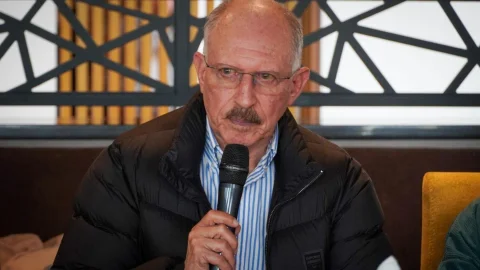 Senador Temístocles Ortega.