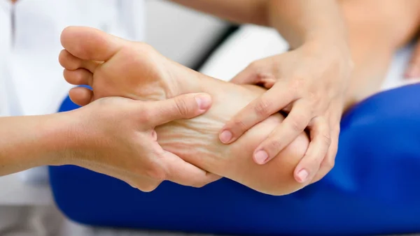 ¿Qué es la fascitis plantar y cuáles son las causas por las que se desarrolla? ¿Qué es la fascitis plantar y cuáles son las causas por las que se desarrolla?