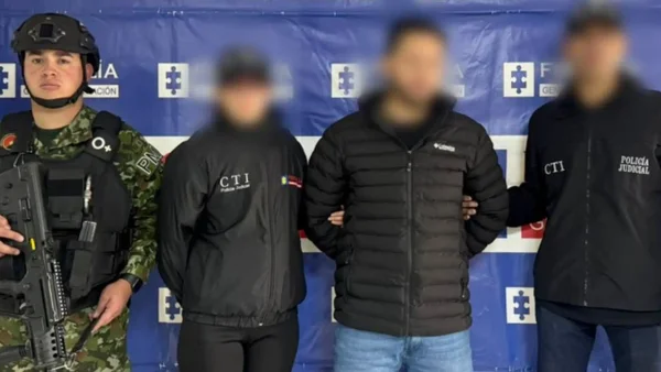 A la cárcel sujeto que obligaba a sus propias hijas a ver pornografía y las abusaba en Bogotá A la cárcel sujeto que obligaba a sus propias hijas a ver pornografía y las abusaba en Bogotá