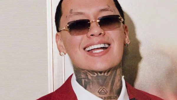 Blessd habló sin filtros y aclaró su orientación sexual tras la 'tiradera' de Pirlo Blessd habló sin filtros y aclaró su orientación sexual tras la 'tiradera' de Pirlo