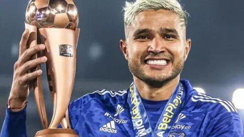 Larry Vásquez firmará con Internacional de Bogotá