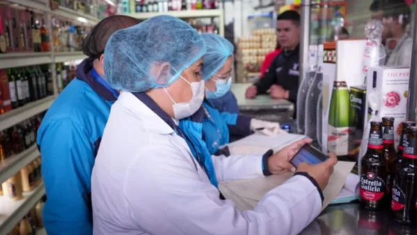 Cómo identificar una botella de licor adulterado en la temporada de Fin de año: Secretaría de Salud de Bogotá responde