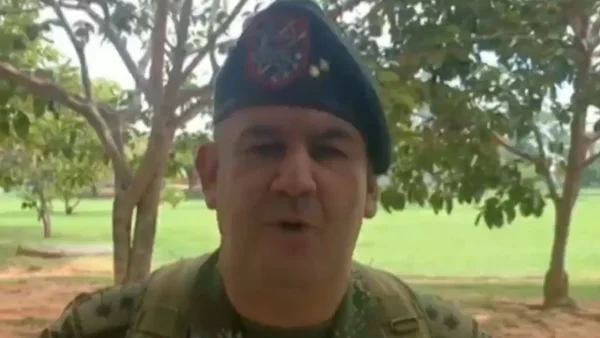 General Huertas recibió unos días de permiso para “preparar su defensa” por presuntos vínculos con las disidencias