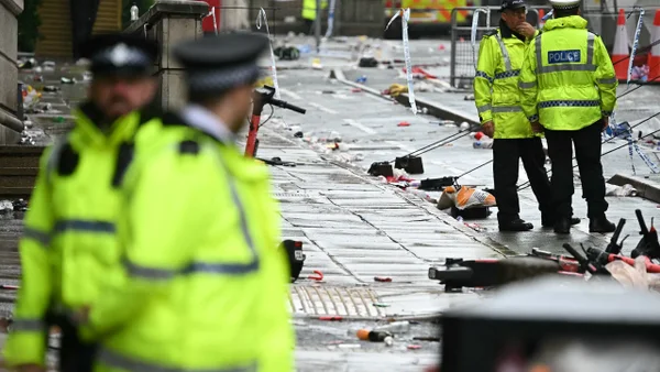 Inició el juicio contra el hombre acusado de atropellar a una multitud durante celebraciones del Liverpool Inició el juicio contra el hombre acusado de atropellar a una multitud durante celebraciones del Liverpool