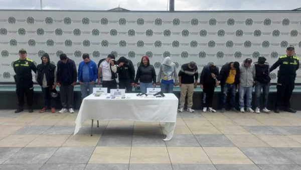 Cayeron ‘Los Perseo’, red señalada de mezclar gasolina con drogas para venderlas en Suba Cayeron ‘Los Perseo’, red señalada de mezclar gasolina con drogas para venderlas en Suba