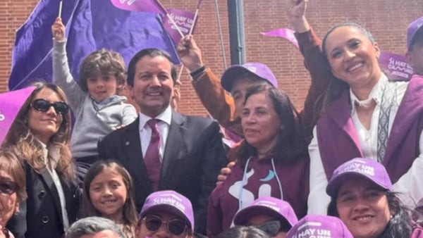 David Luna inscribe en la Registraduría su aspiración presidencial con 1,3 millones de firmas David Luna inscribe en la Registraduría su aspiración presidencial con 1,3 millones de firmas