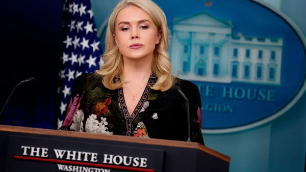 Pariente de portavoz de Trump fue capturada por las autoridades migratorias: su visa expiró en 1999