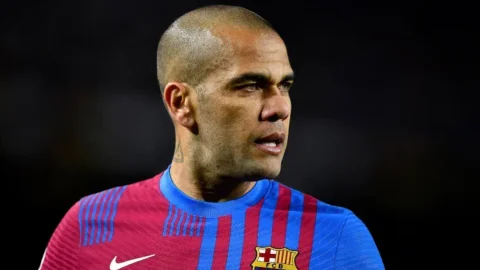 Video Dani Alves predicando la palabra de Dios en Girona como pastor