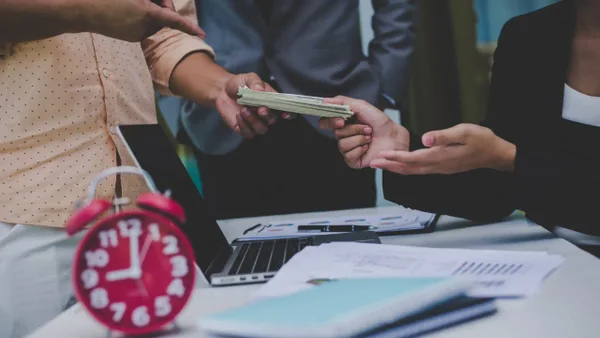 Herramientas para que las empresas puedan cumplir con el pago de primas sin afectar su flujo de caja Herramientas para que las empresas puedan cumplir con el pago de primas sin afectar su flujo de caja