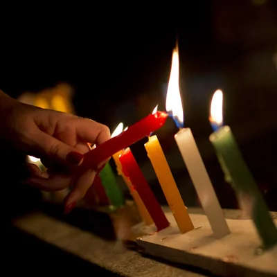 Evita multas: Reglas sobre encender velitas en conjuntos residenciales en Colombia