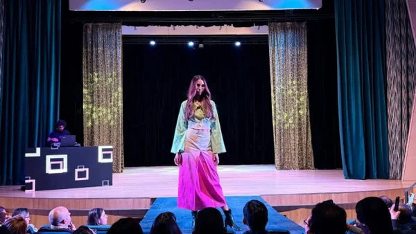 Uniformes usados de la Policía renacen en manos de mujeres trans amazónicas como propuesta de moda social Uniformes usados de la Policía renacen en manos de mujeres trans amazónicas como propuesta de moda social