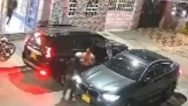 A la cárcel la temida 'Banda del Carro Rojo': eran los responsables de violentos robos de vehículos en Bogotá A la cárcel la temida 'Banda del Carro Rojo': eran los responsables de violentos robos de vehículos en Bogotá