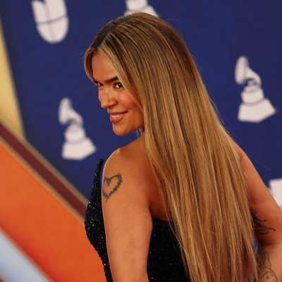 Karol G sorprende al mundo con su especial 'La Premiere' por RCN desde Colombia