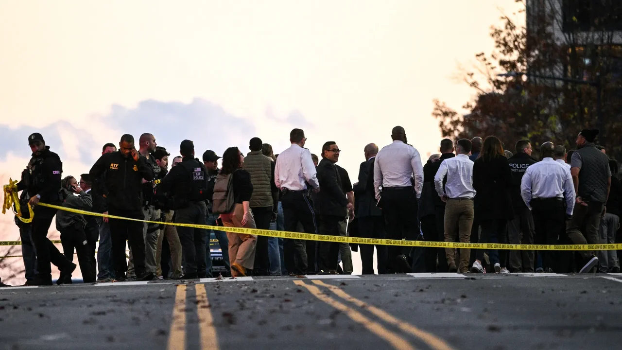 Cover image for Tiroteo en salón de banquetes deja cuatro muertos y 10 personas heridas en California, EE. UU.