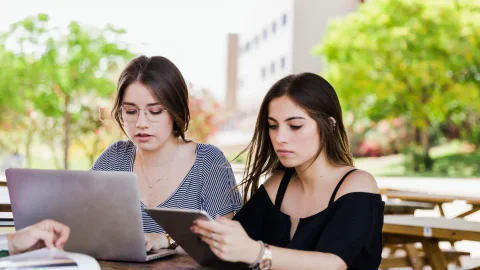 Becas mujeres Universidad EAN y Davinci Technologies SAS
