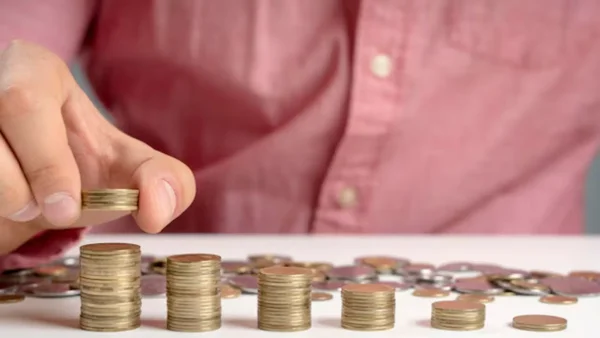 ¿Cuáles son los riesgos de aumentar dos cifras al salario mínimo en 2026 como propone el Gobierno?