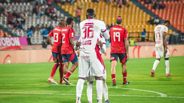 Medellín y América igualaron en el Atanasio y los cuatro siguen vivos en el Grupo A Medellín y América igualaron en el Atanasio y los cuatro siguen vivos en el Grupo A