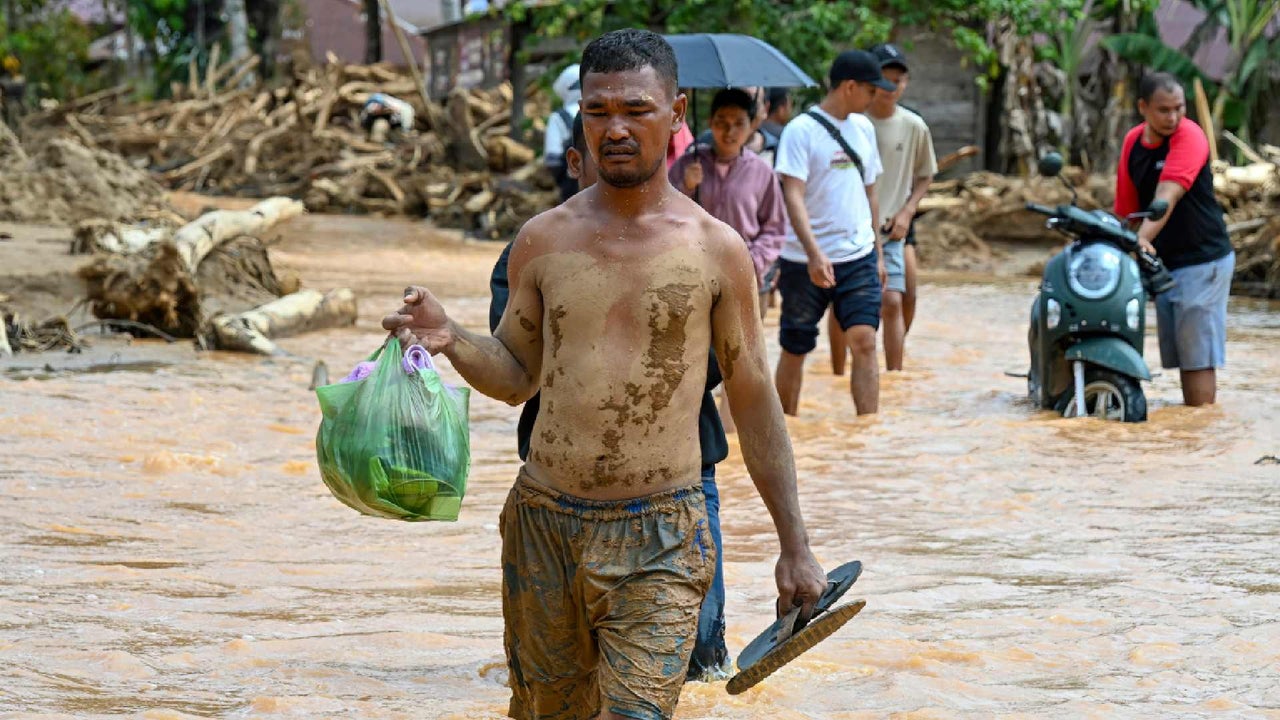 Cover image for Asia enfrenta una crisis humanitaria tras inundaciones que dejan más de 1.300 muertos