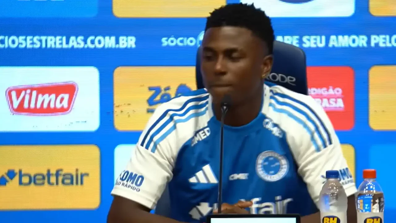 Neyser Villarreal broke down in tears after being substituted with Cruzeiro