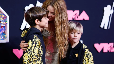 Shakira y sus hijos Milan y Sasha Pique