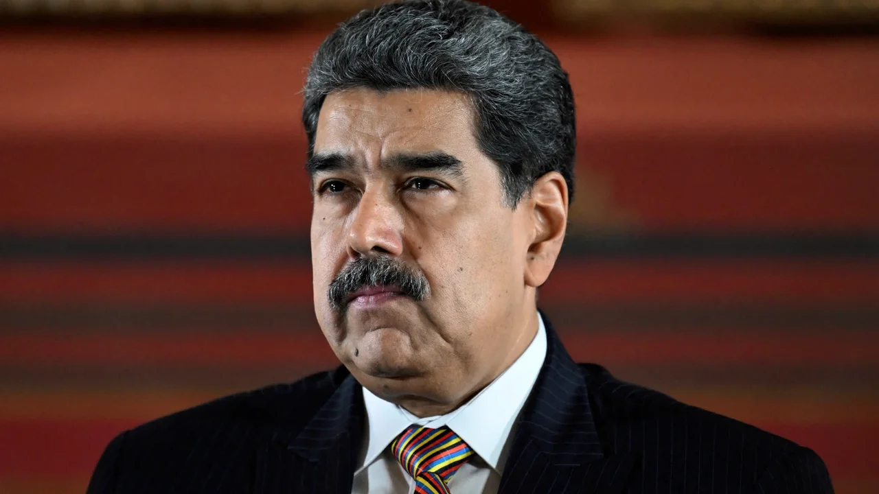 Cover image for Empresario multimillonario habría viajado a Venezuela para pedirle a Maduro que renuncie