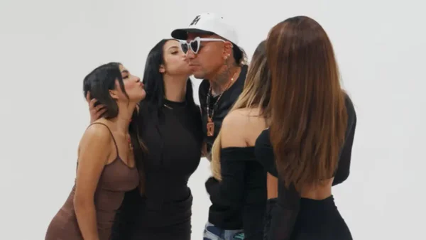 Dayro Moreno tuvo una cita con "20 diablas": el goleador encendió las redes sociales