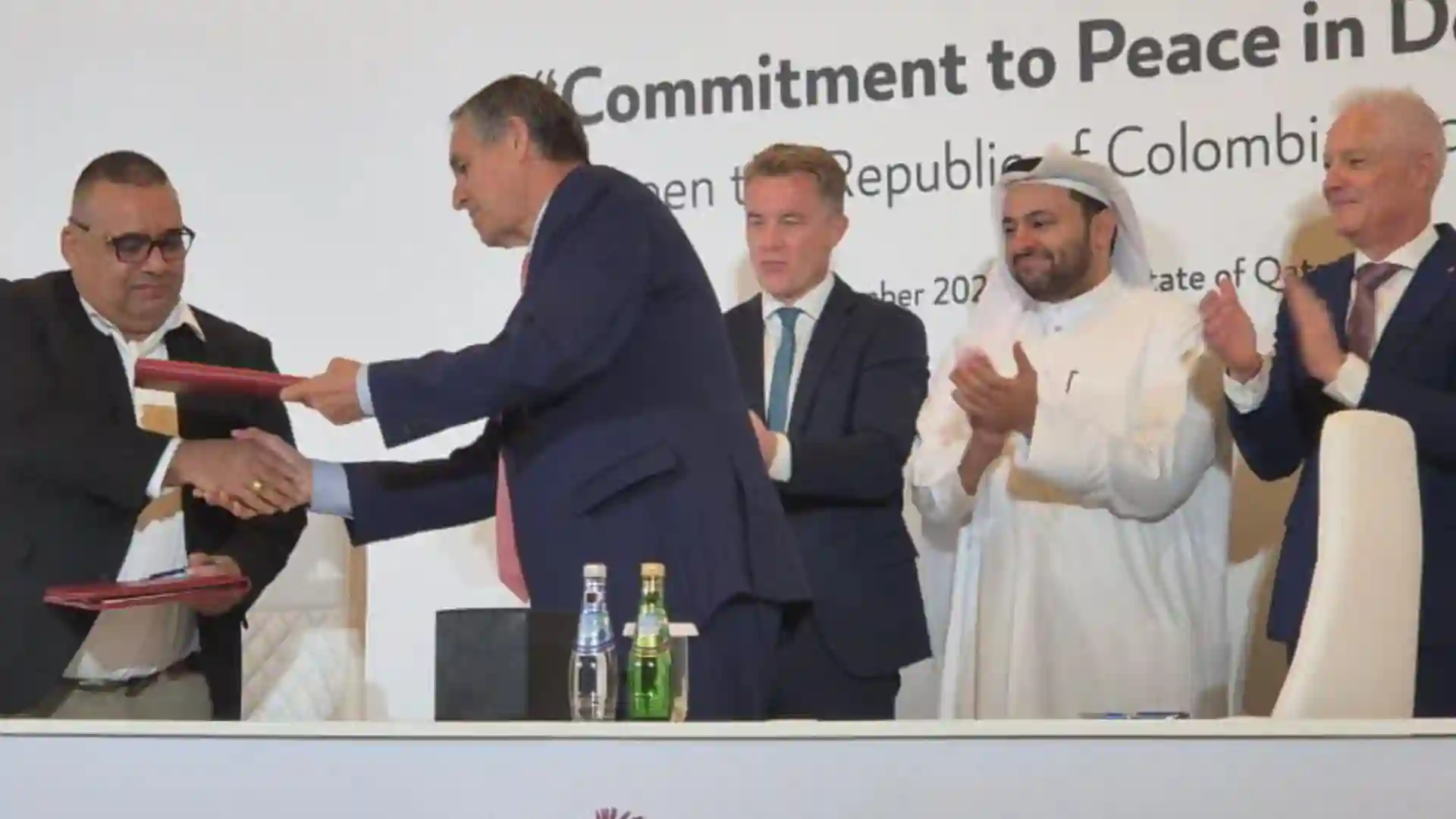 Gobierno Nacional y el Ejército Gaitanista de Colombia (EGC) sellan acuerdos en Doha Catar