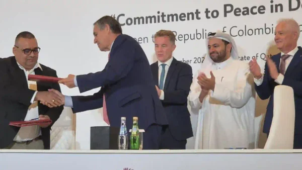 Gobierno Nacional y el Ejército Gaitanista de Colombia (EGC) sellan acuerdos en Doha, Catar