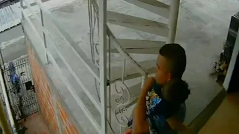 Video delata al hombre que asesinó a su hijo en Cali