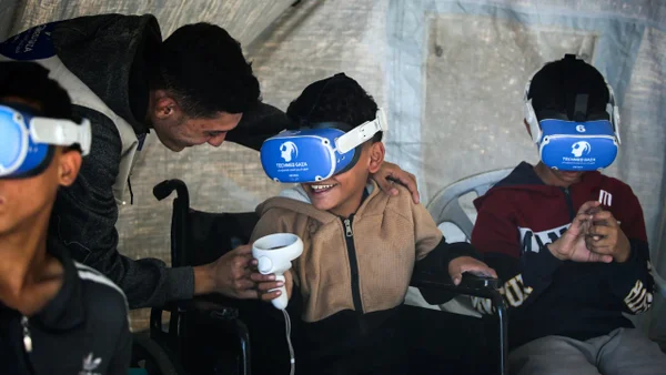 Niños en Gaza escapan de los horrores de la guerra con visores de realidad virtual Niños en Gaza escapan de los horrores de la guerra con visores de realidad virtual
