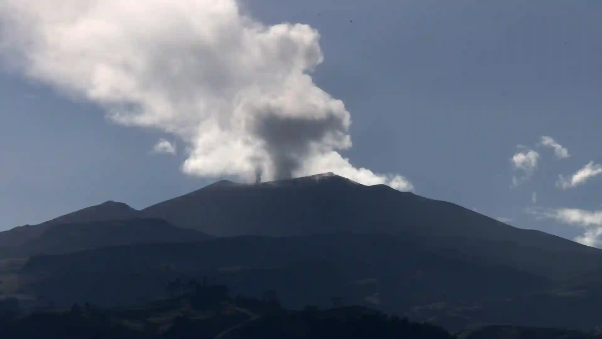 Volcán Puracé: Defensoría advierte graves fallas en evacuaciones y condiciones de los refugios